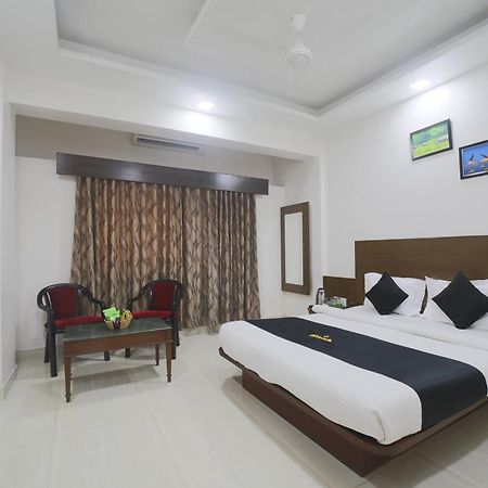 Saish Hotel Shirdi Exterior foto