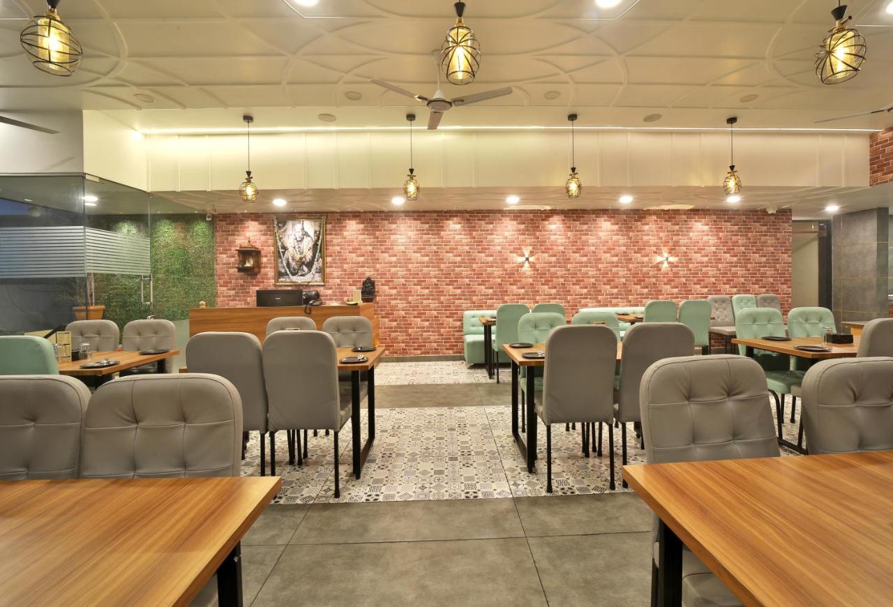Saish Hotel Shirdi Exterior foto