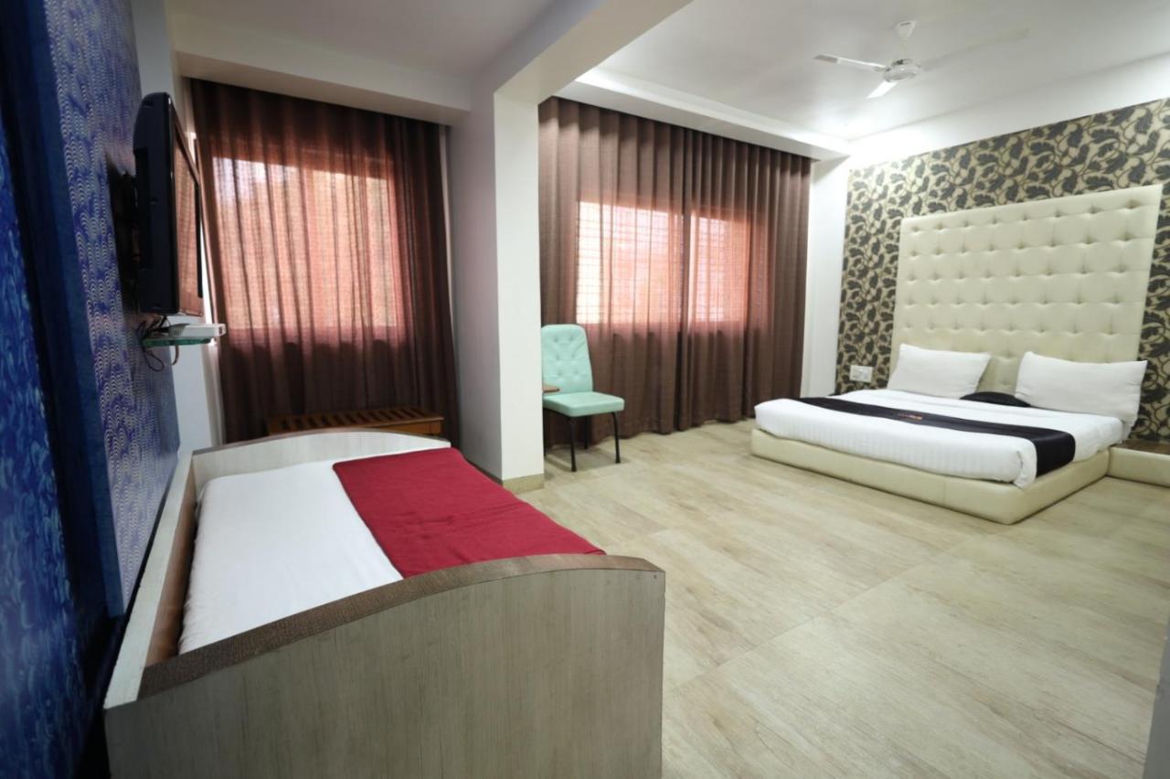 Saish Hotel Shirdi Exterior foto