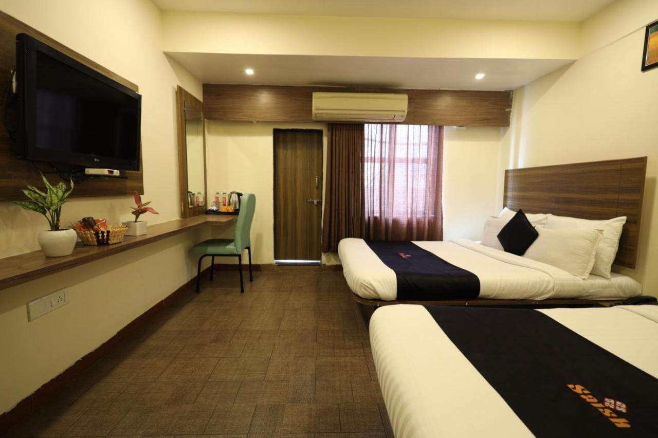 Saish Hotel Shirdi Exterior foto