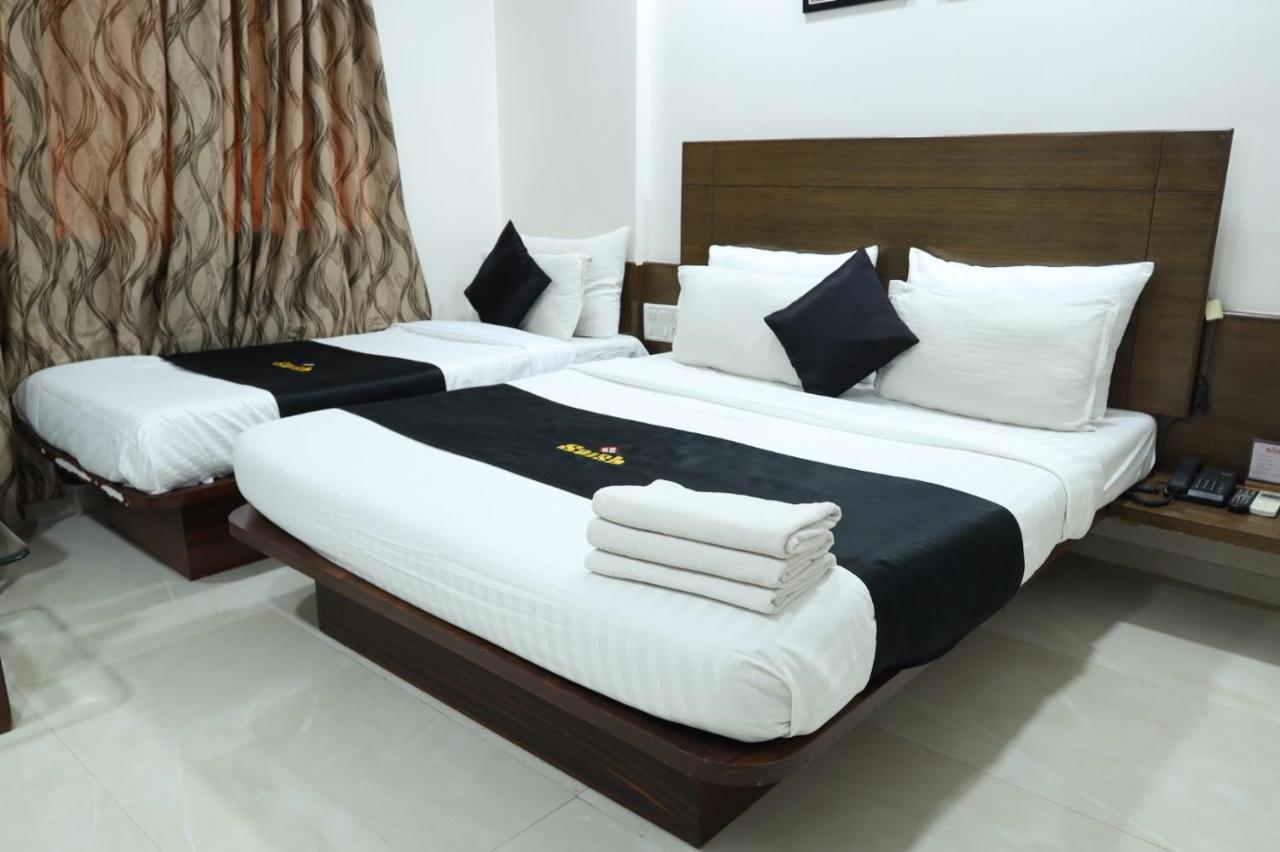 Saish Hotel Shirdi Exterior foto