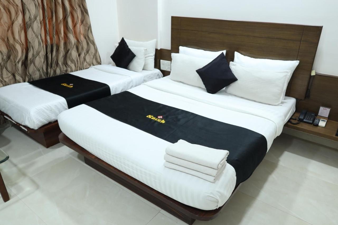 Saish Hotel Shirdi Exterior foto