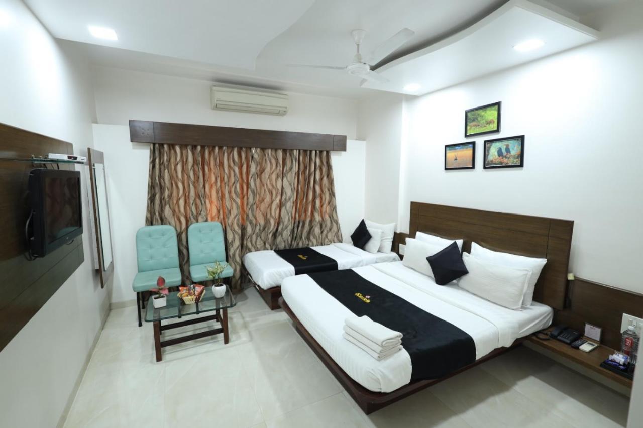 Saish Hotel Shirdi Exterior foto