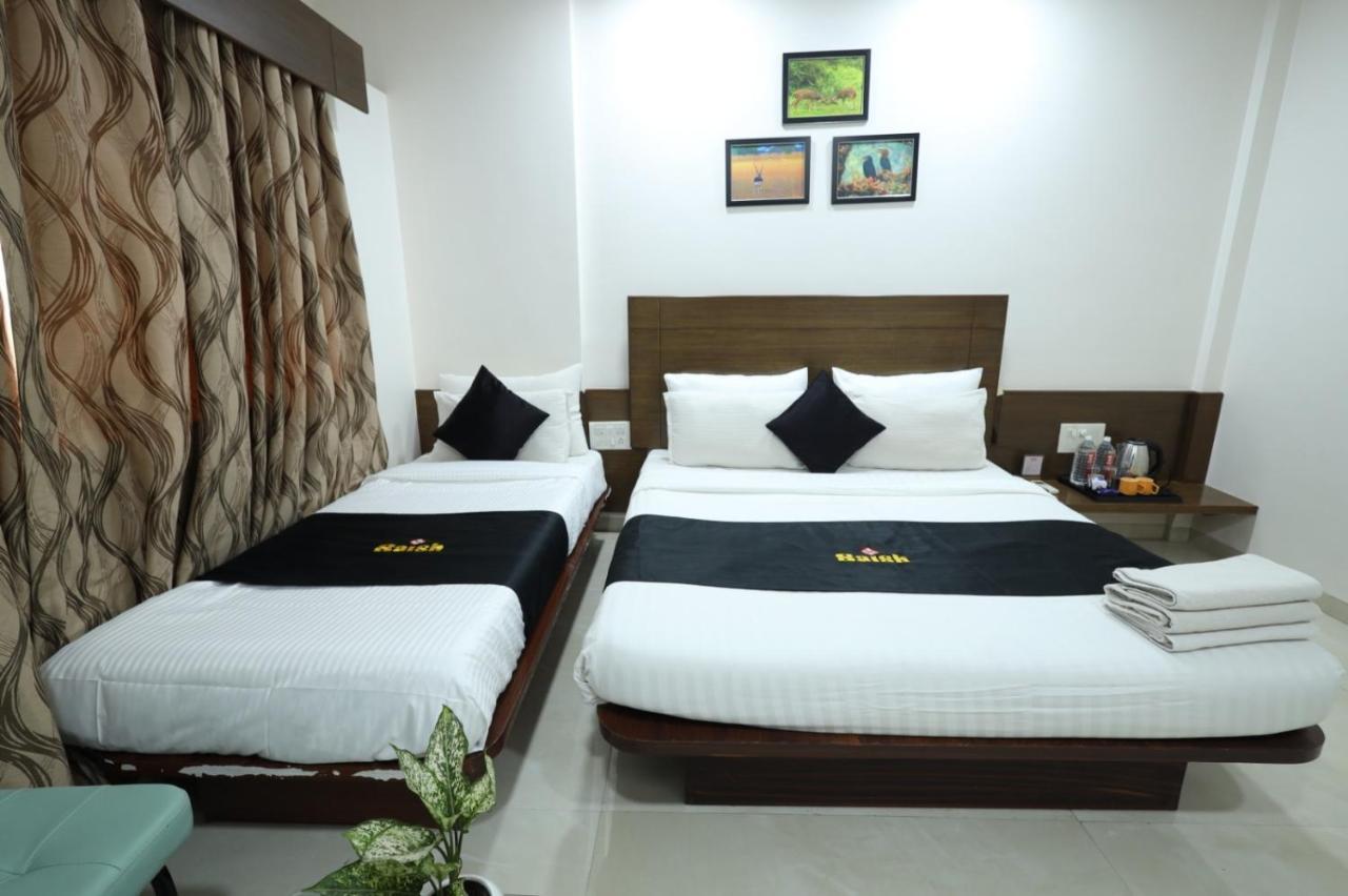 Saish Hotel Shirdi Exterior foto