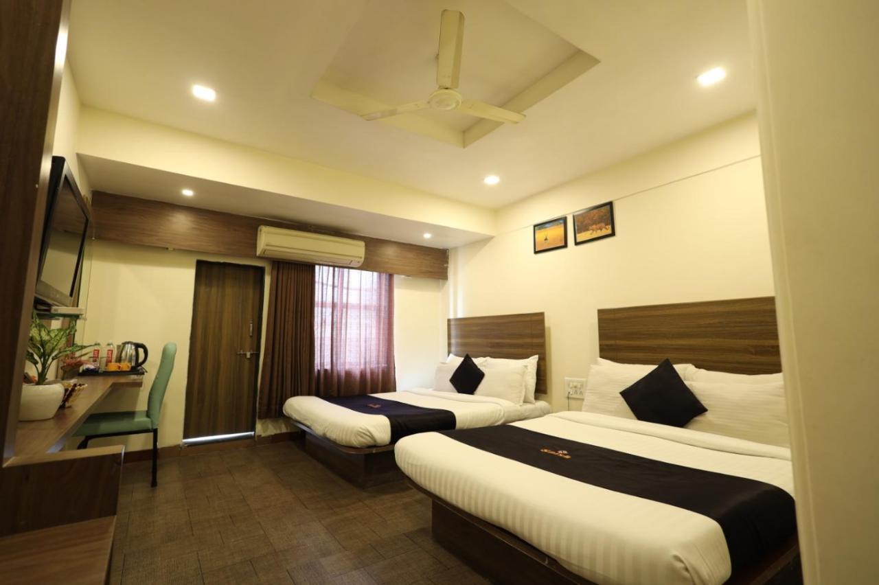 Saish Hotel Shirdi Exterior foto