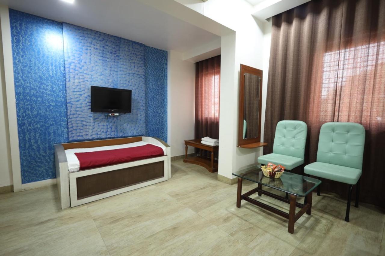 Saish Hotel Shirdi Exterior foto