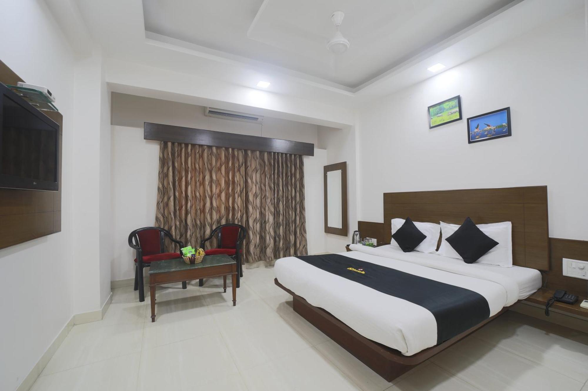 Saish Hotel Shirdi Exterior foto