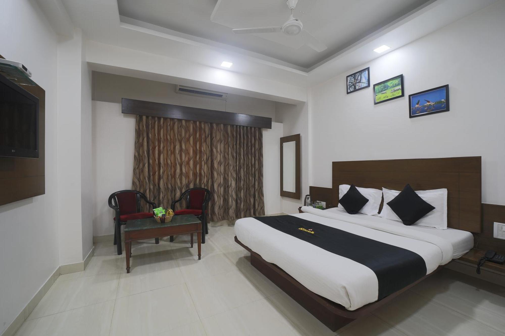 Saish Hotel Shirdi Exterior foto
