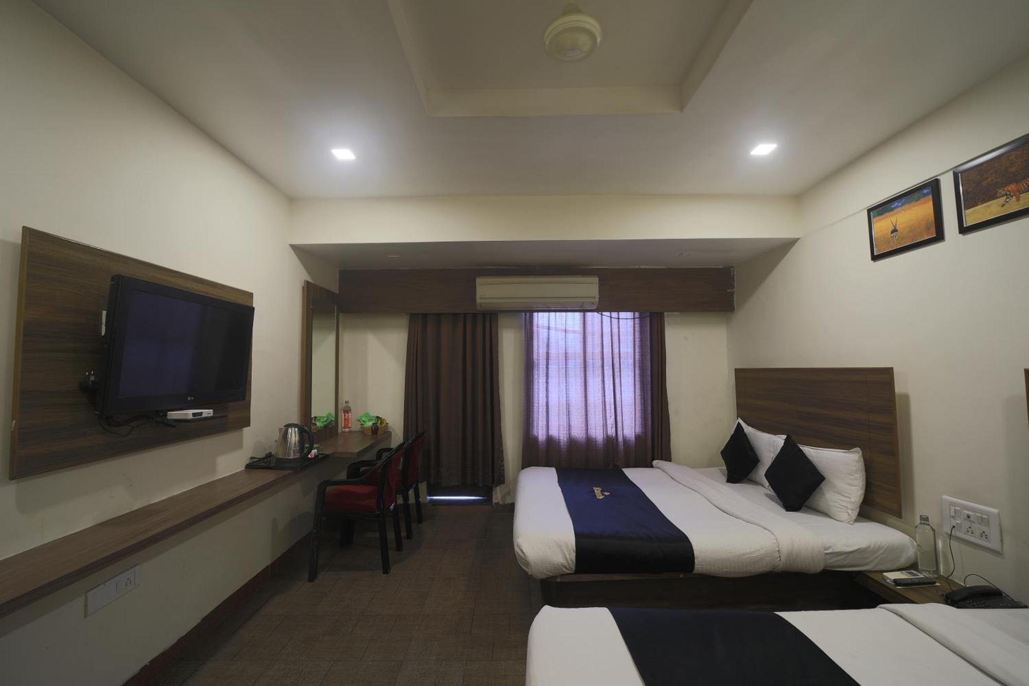 Saish Hotel Shirdi Exterior foto