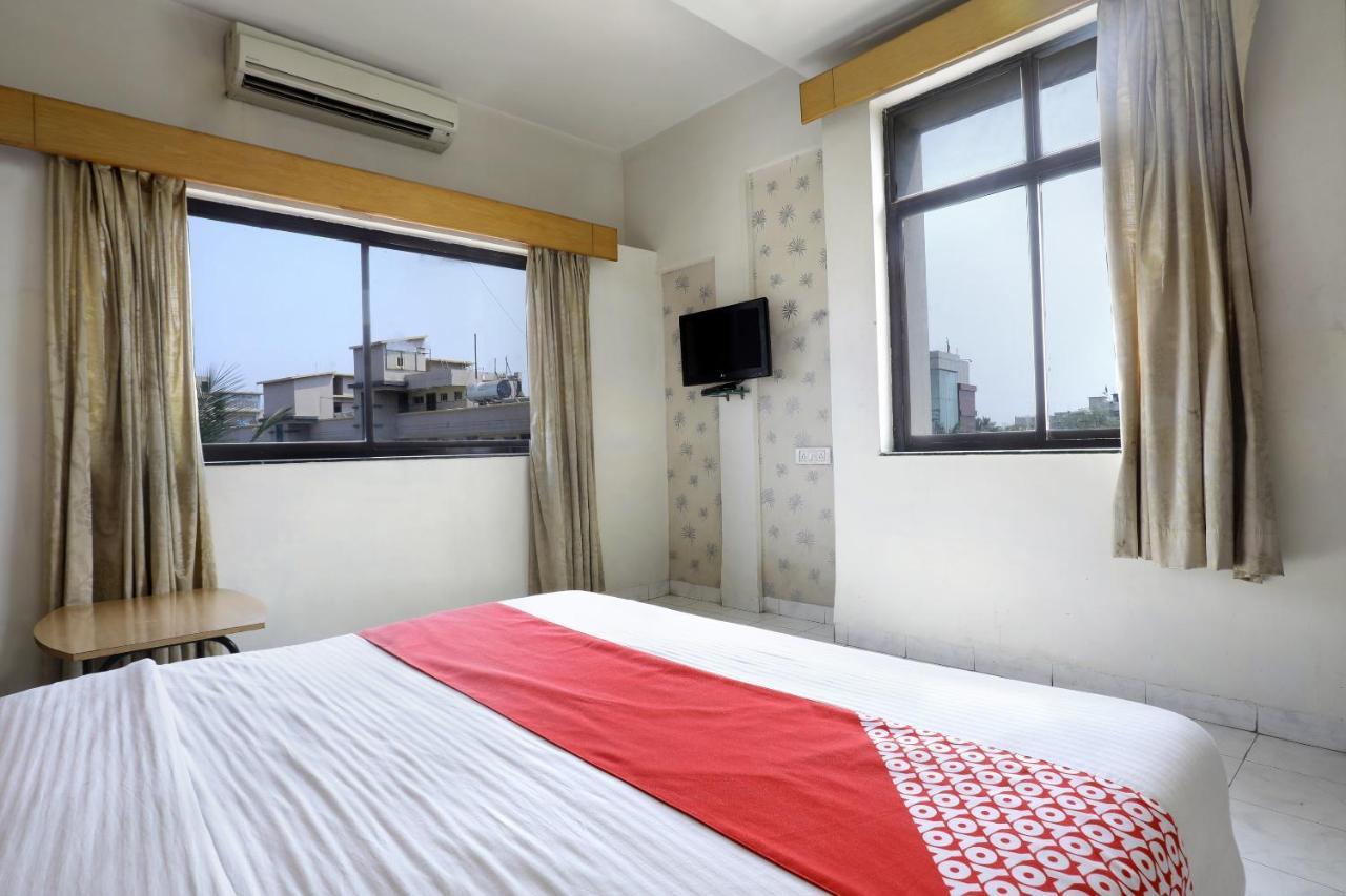 Saish Hotel Shirdi Exterior foto
